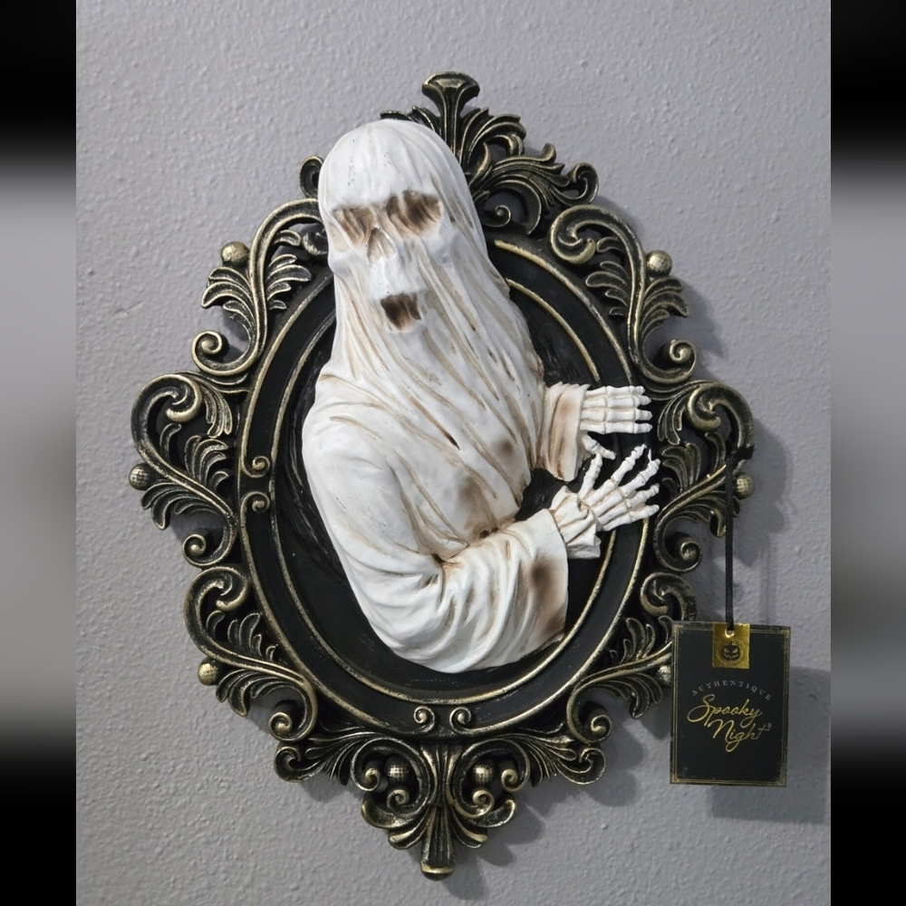 Halloween 3D Ghost Skeleton Wall decor SPOOKY NIGHT